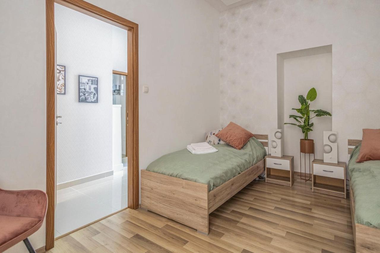 Chameleon Apartment บูดาเปสต์ ภายนอก รูปภาพ